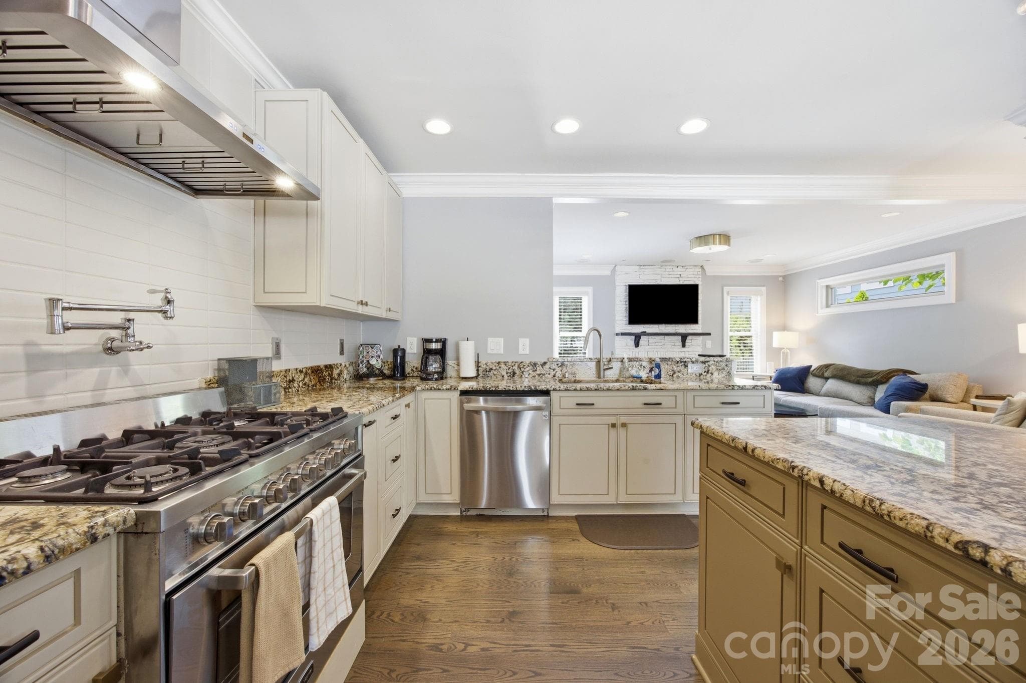 Single Family Residence at 3220 Commonwealth Avenue, Charlotte, photo 11 of 45