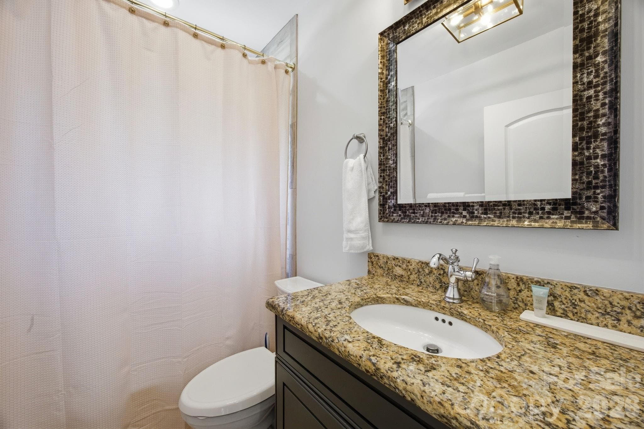 Single Family Residence at 3220 Commonwealth Avenue, Charlotte, photo 16 of 45