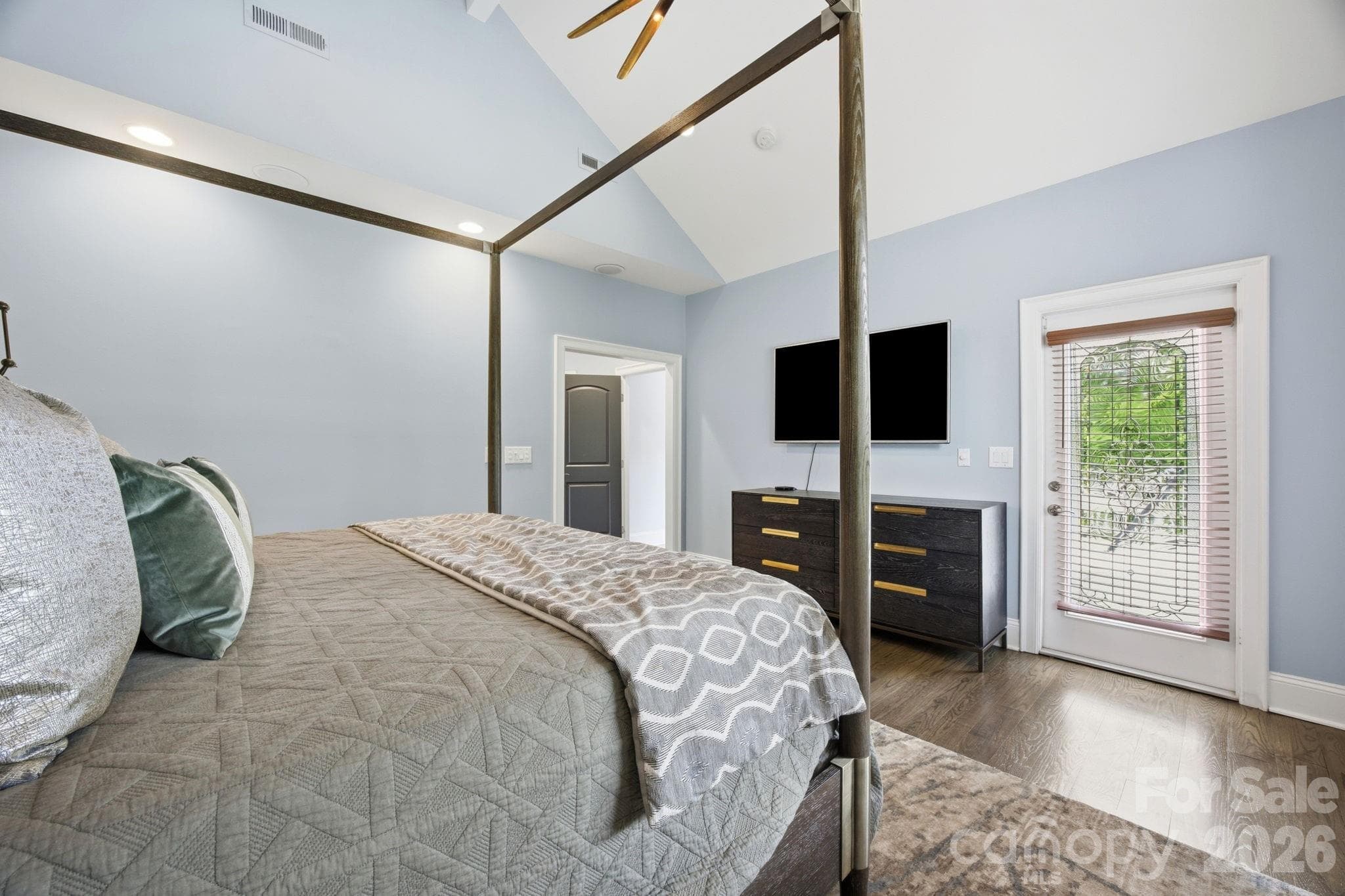 Single Family Residence at 3220 Commonwealth Avenue, Charlotte, photo 18 of 45