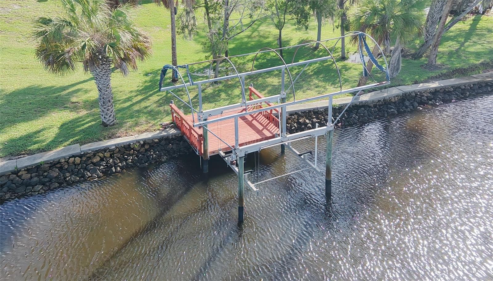10,000 lb boatlift - 11580 W DIXIE SHORES DR, CRYSTAL RIVER
