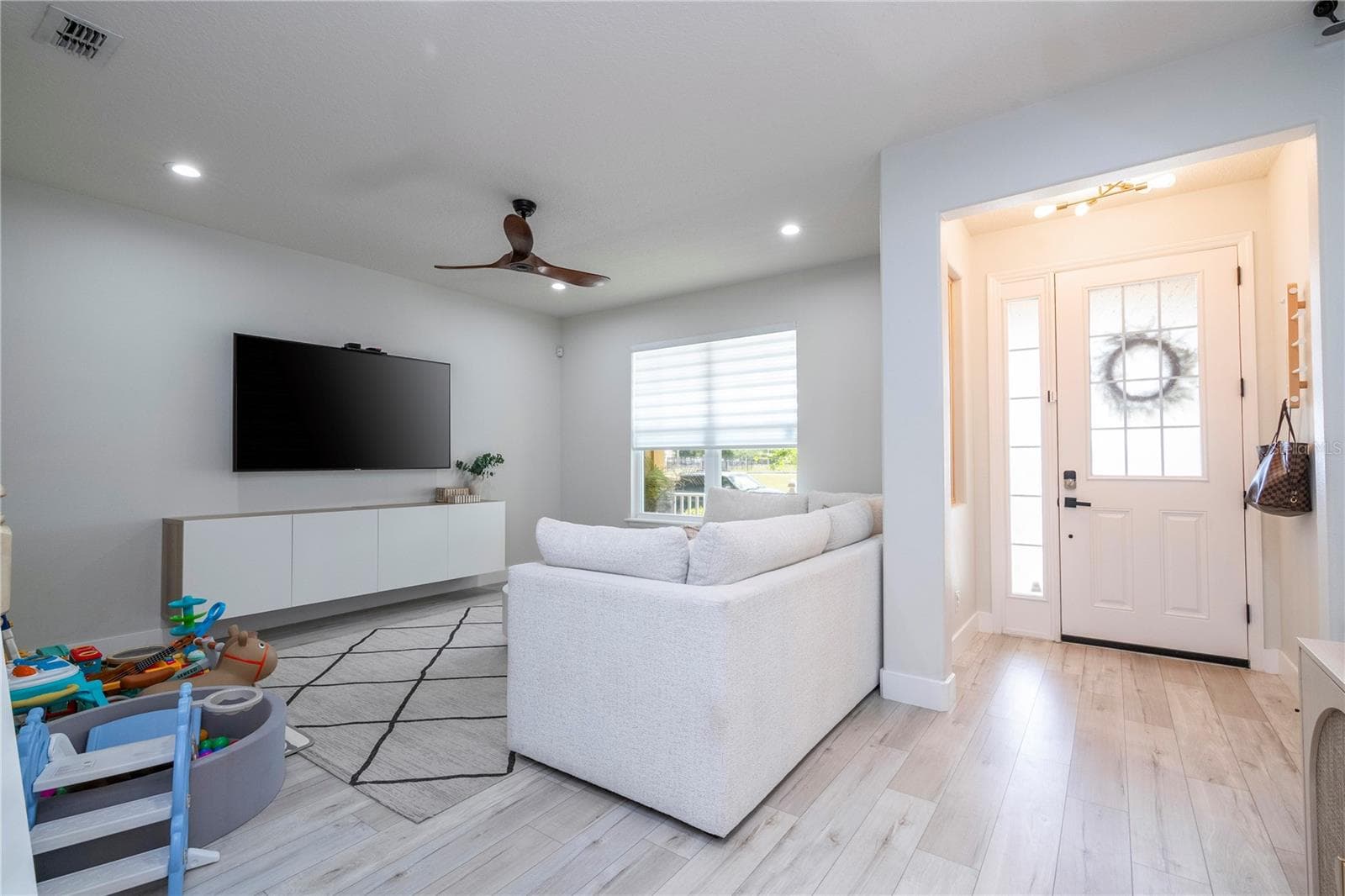 Townhouse at 11861 VERMILLION AVE, WINDERMERE, photo 5 of 98