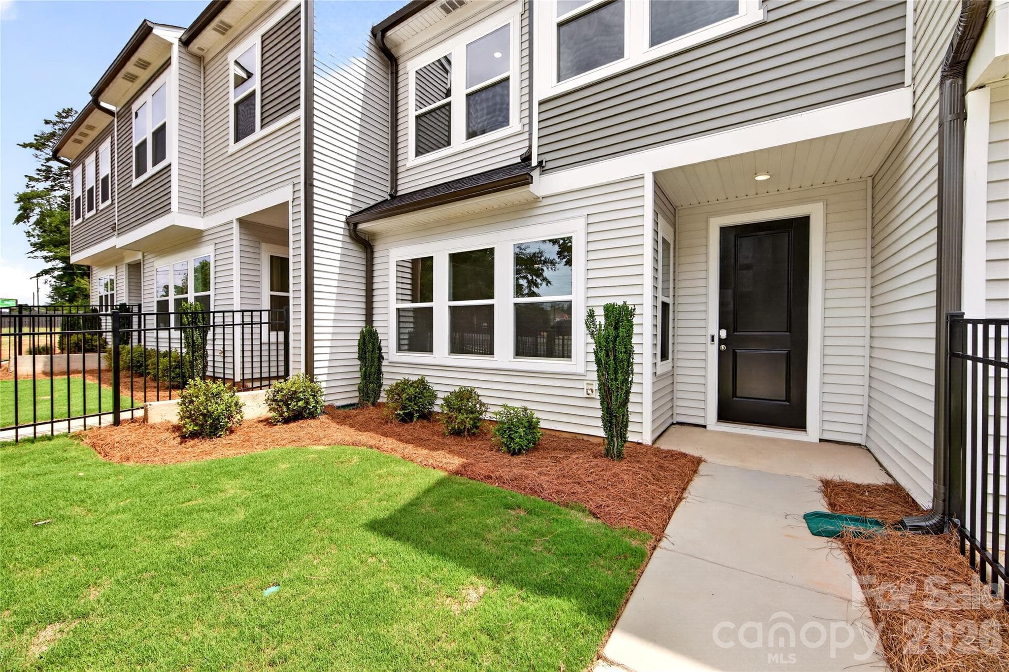 Fenced front yard - Charlotte