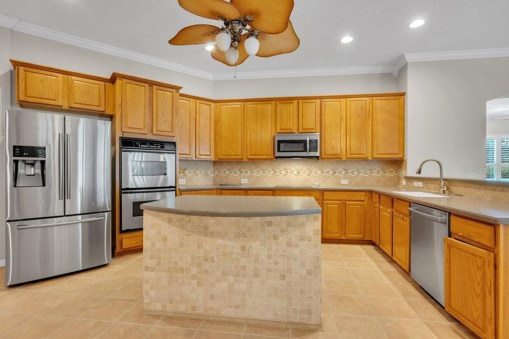 Single Family Residence at 6122 KESTRELPARK DR, LITHIA, photo 15 of 54