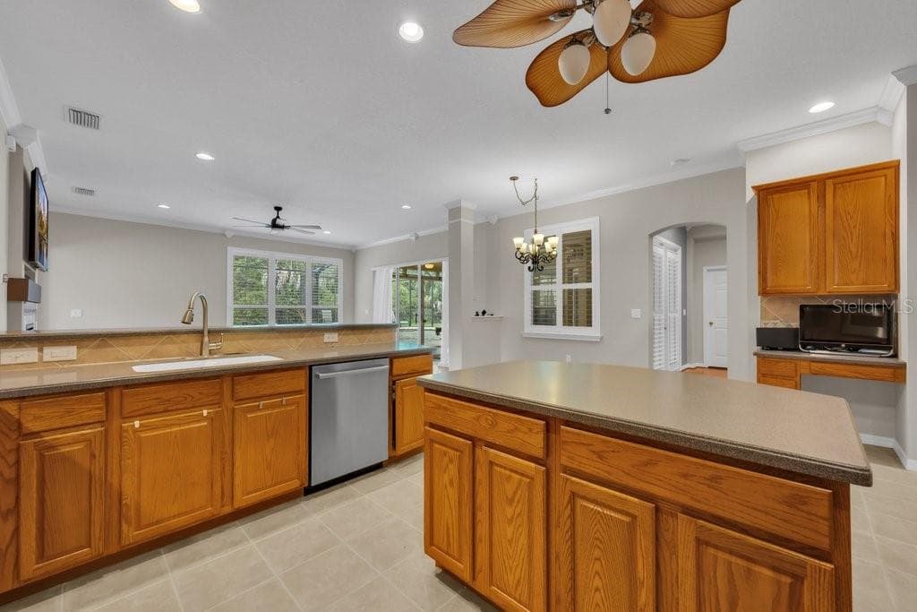 Single Family Residence at 6122 KESTRELPARK DR, LITHIA, photo 16 of 54