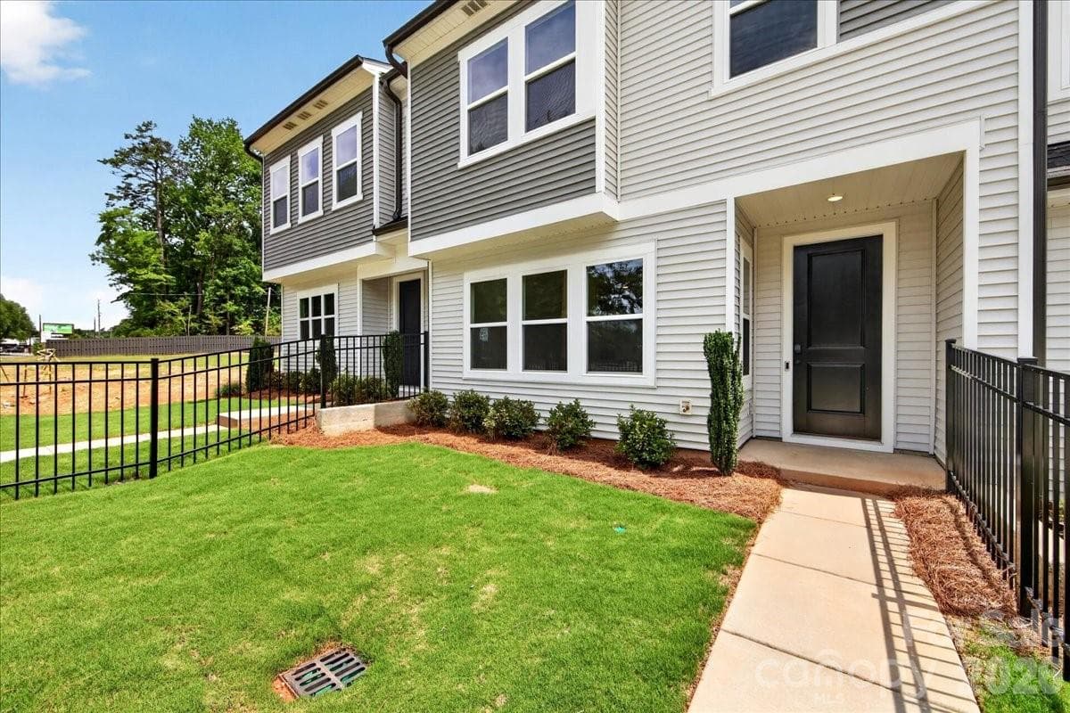 Fenced front yard maintained by HOA - Charlotte