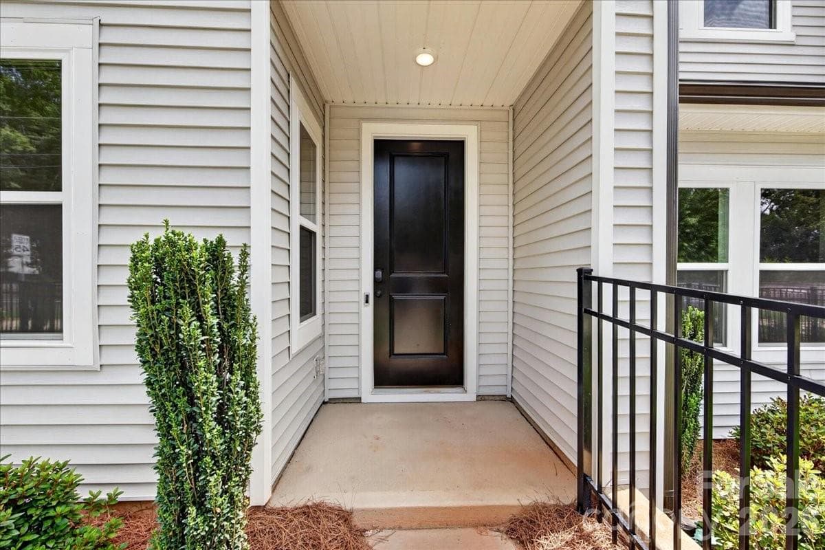 Covered front door - Charlotte