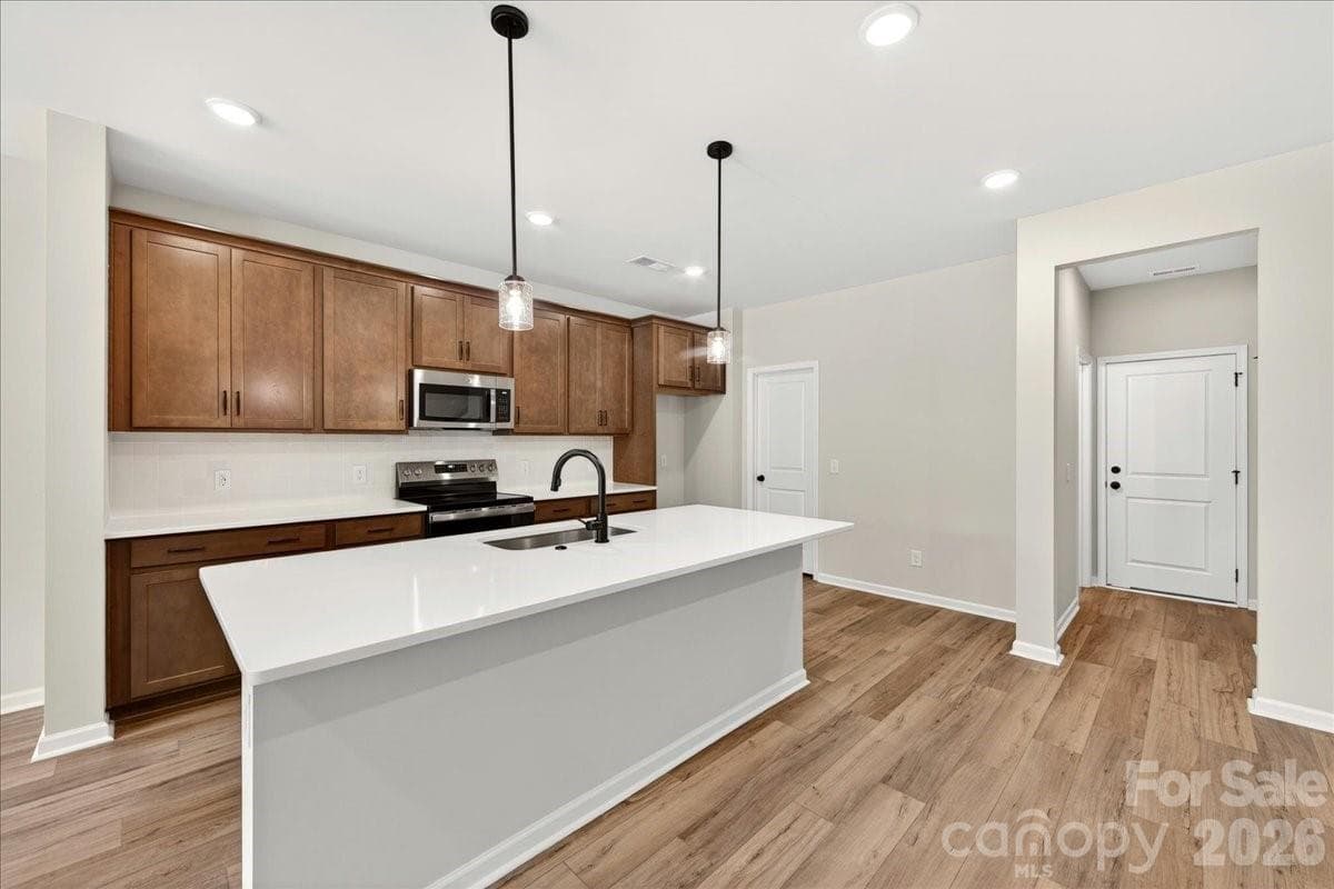 Large kitchen island - Charlotte