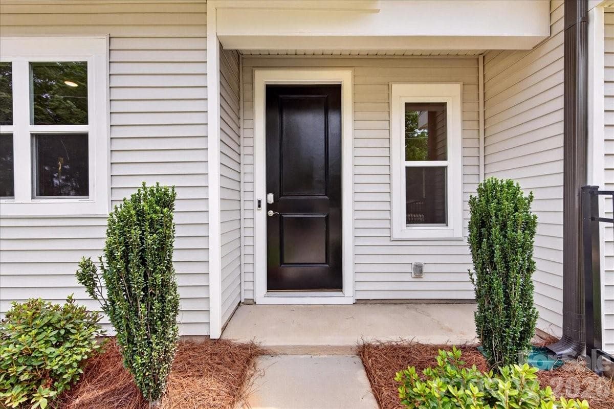 Covered front door - Charlotte