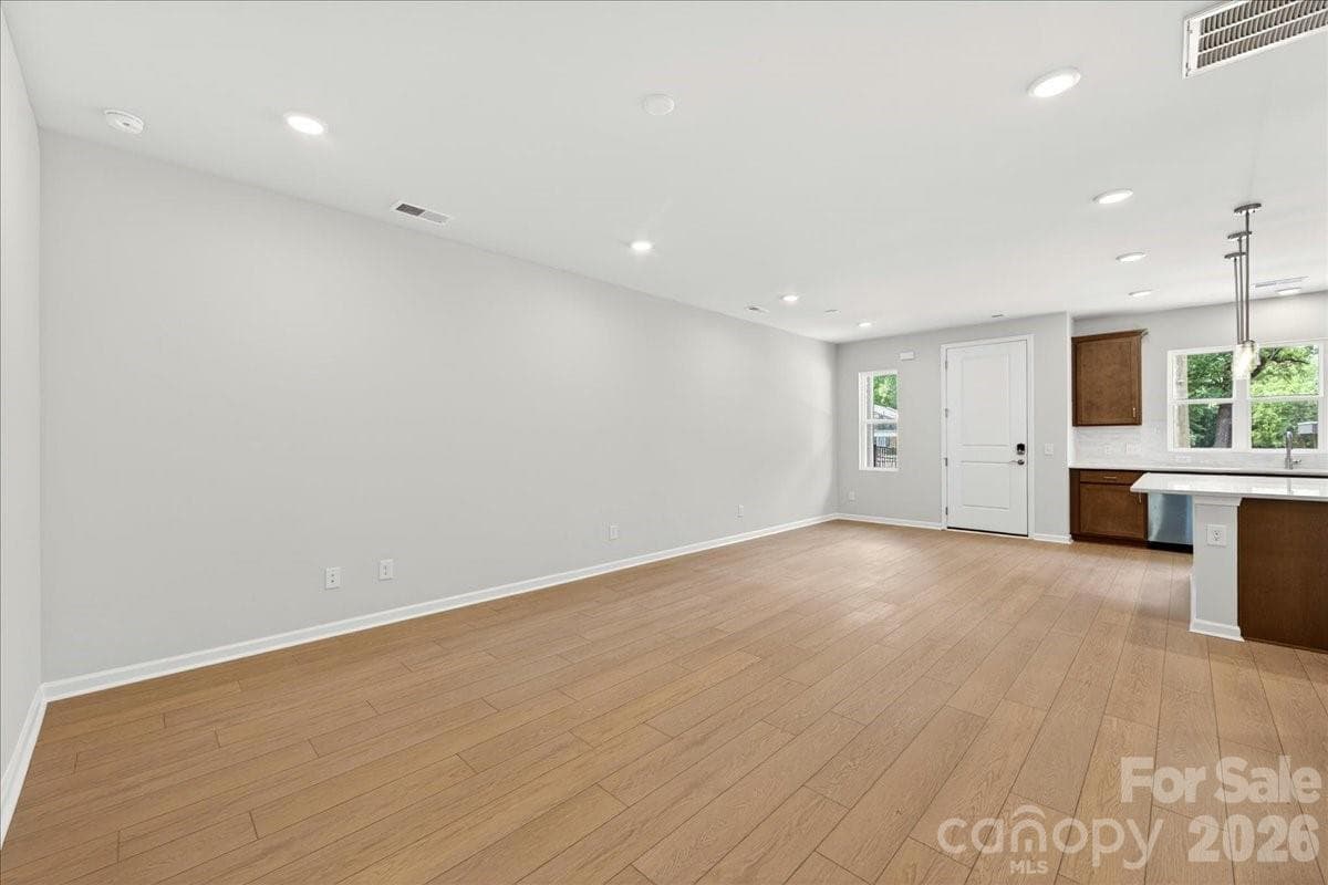 Open concept living - Charlotte