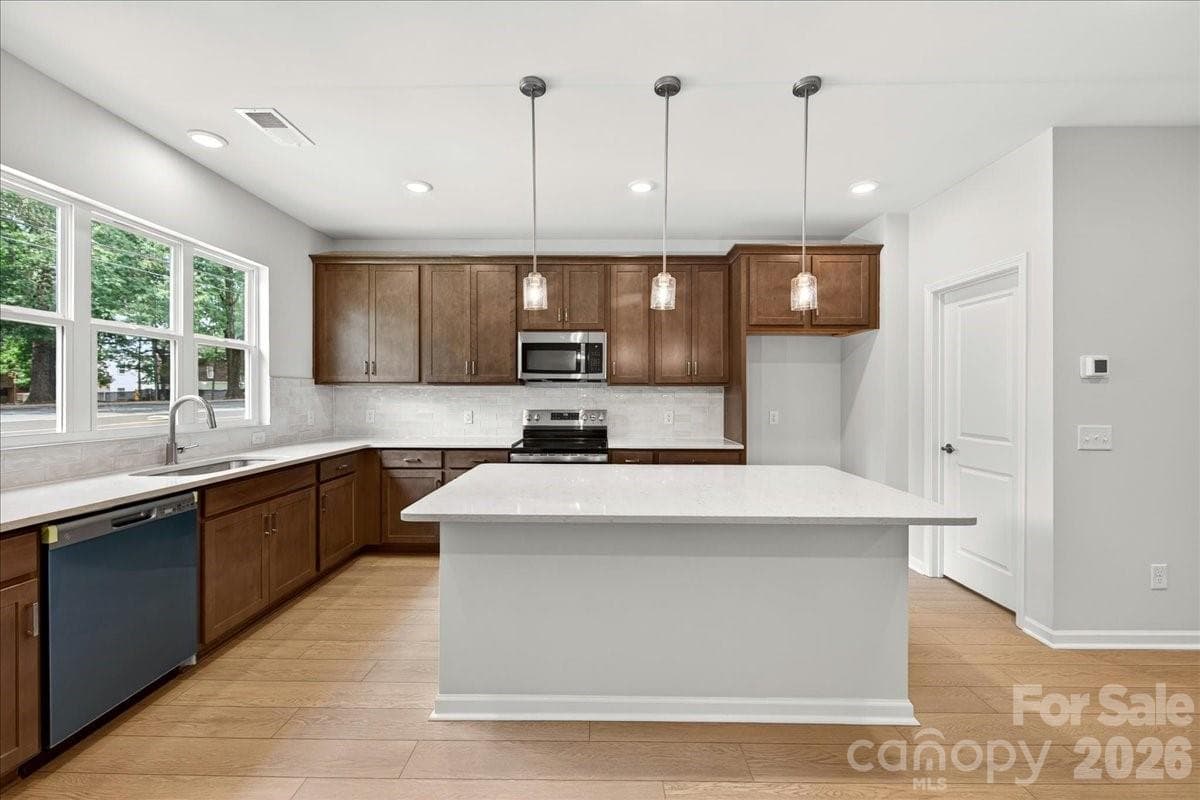 Light filled kitchen - Charlotte