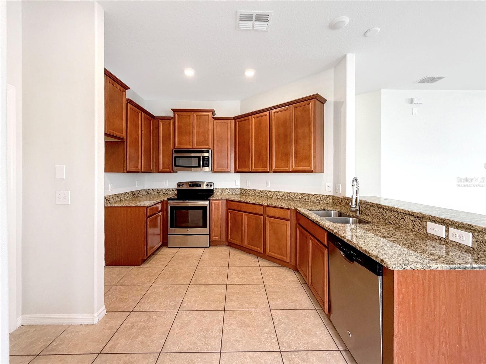 Single Family Residence at 1969 HAWKS VIEW DR, RUSKIN, photo 2 of 24