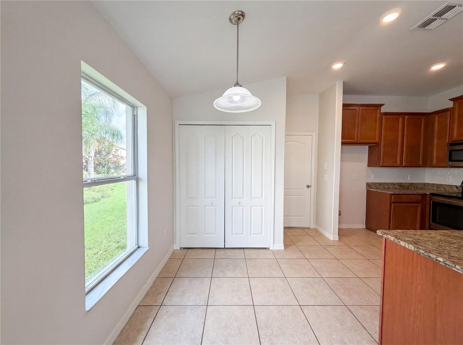 Single Family Residence at 1969 HAWKS VIEW DR, RUSKIN, photo 7 of 24