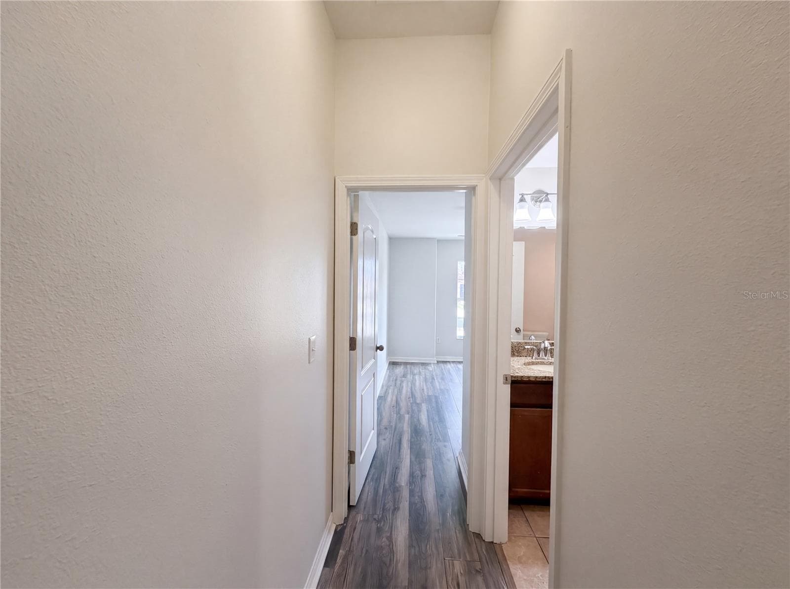 Single Family Residence at 1969 HAWKS VIEW DR, RUSKIN, photo 10 of 24