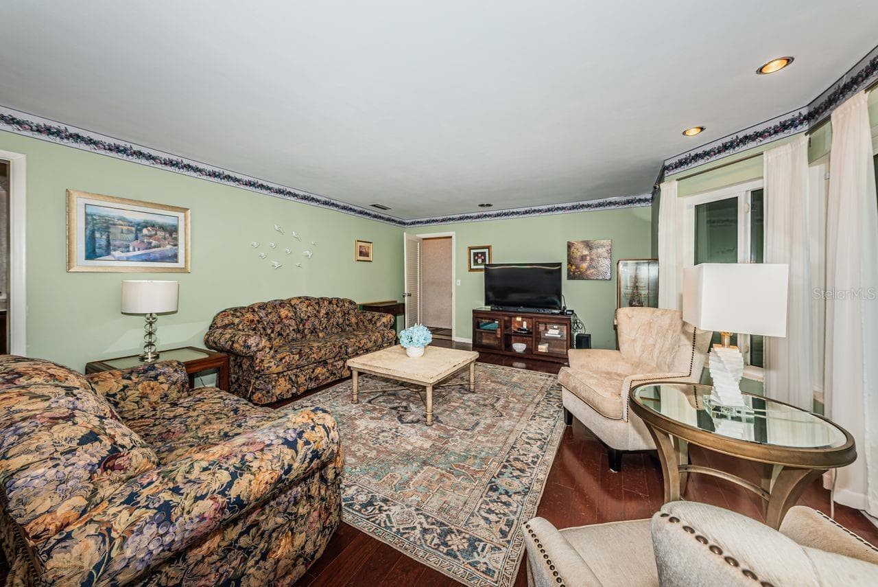 Living room at front of house with lots of windows - 1704 CYPRESS AVE, BELLEAIR