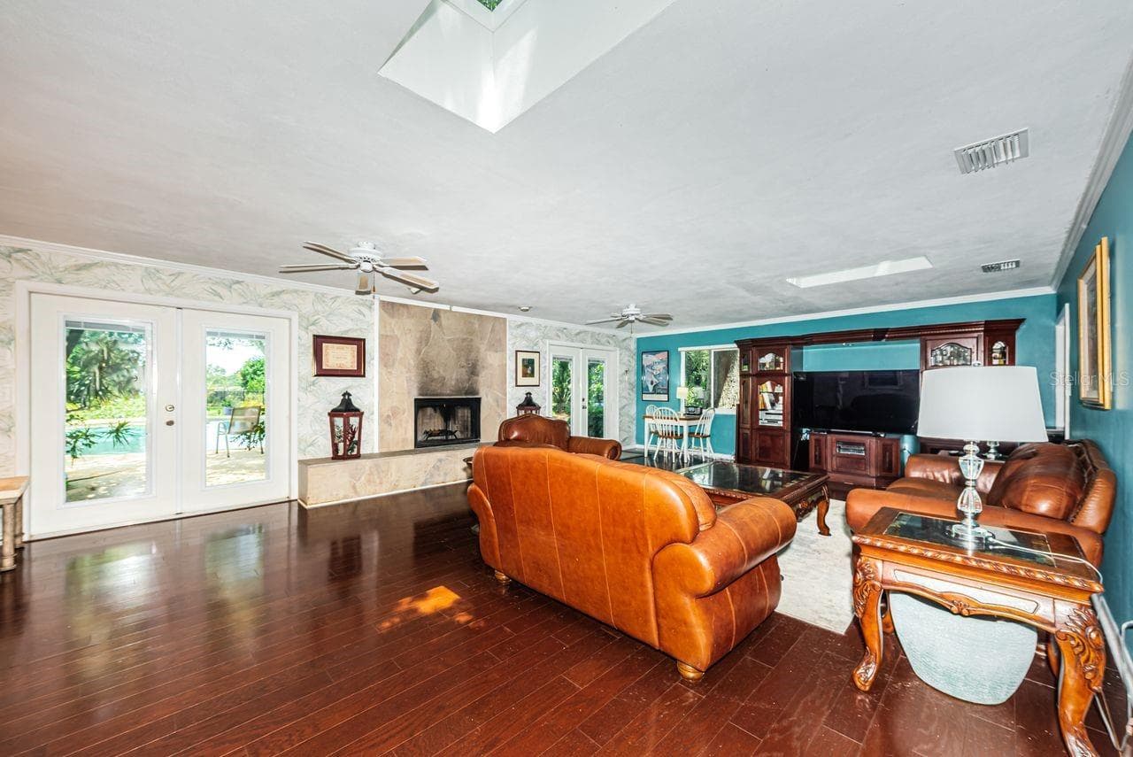Huge family room with French doors to pool area - 1704 CYPRESS AVE, BELLEAIR