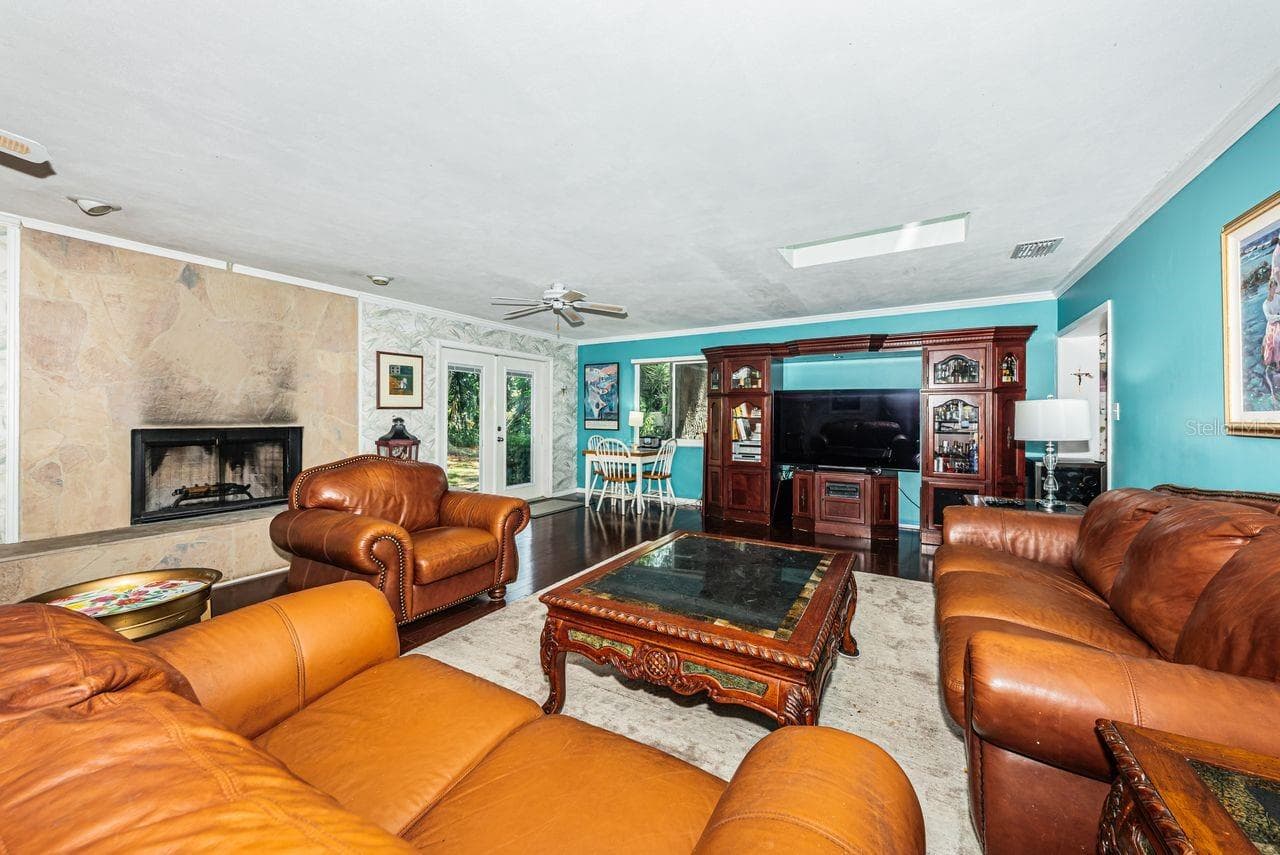 Huge Family room adjacent to pool area with French Doors - 1704 CYPRESS AVE, BELLEAIR