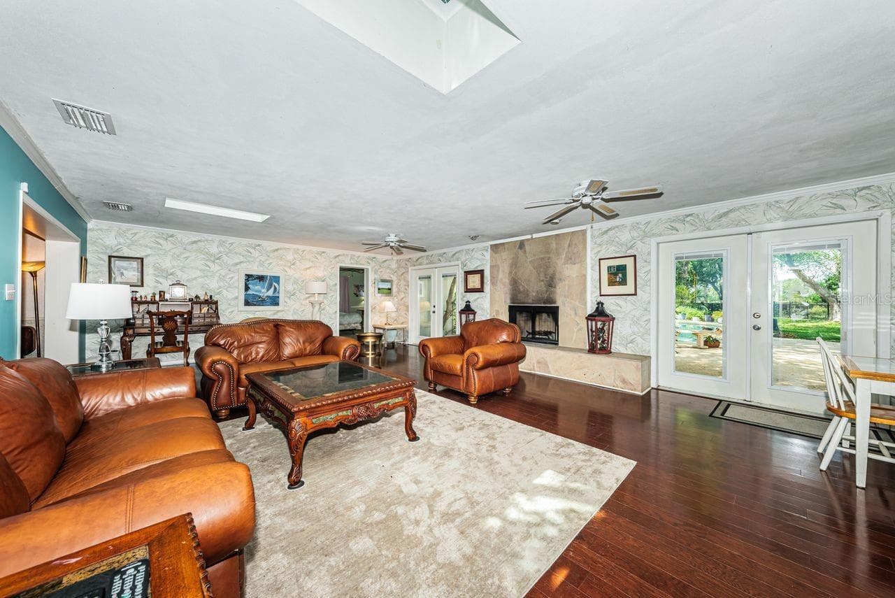 Family room looking out French doors to pool area - 1704 CYPRESS AVE, BELLEAIR