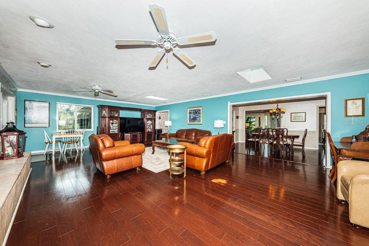 Great room for entertaining and gatherings - 1704 CYPRESS AVE, BELLEAIR