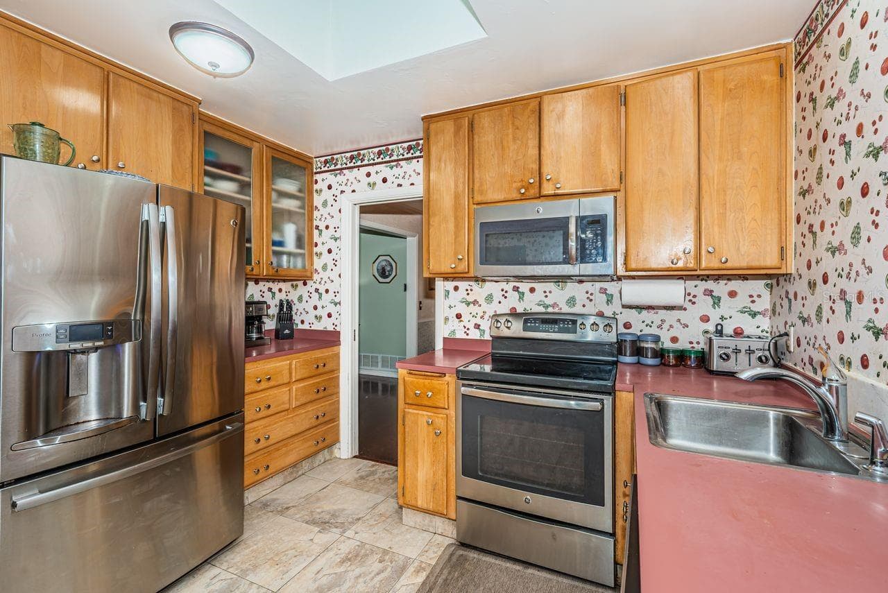 Maple Cabinetry - 1704 CYPRESS AVE, BELLEAIR