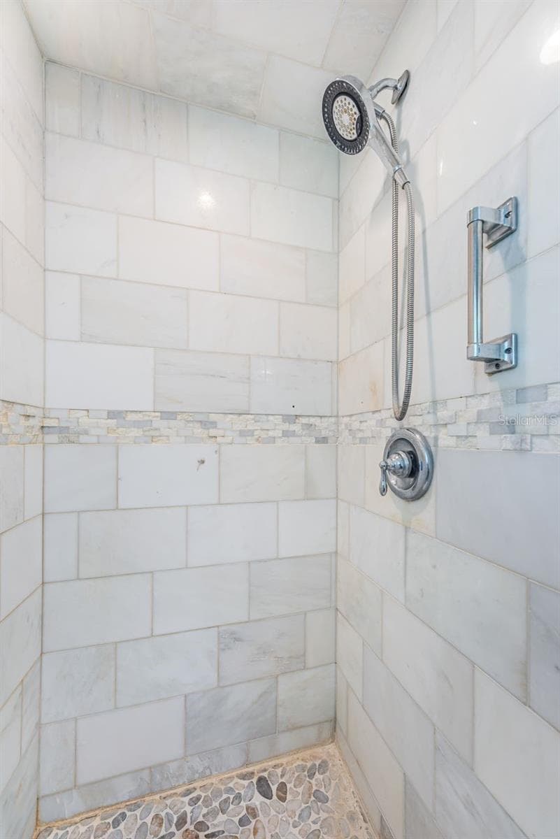 Walk-In Shower - 1704 CYPRESS AVE, BELLEAIR