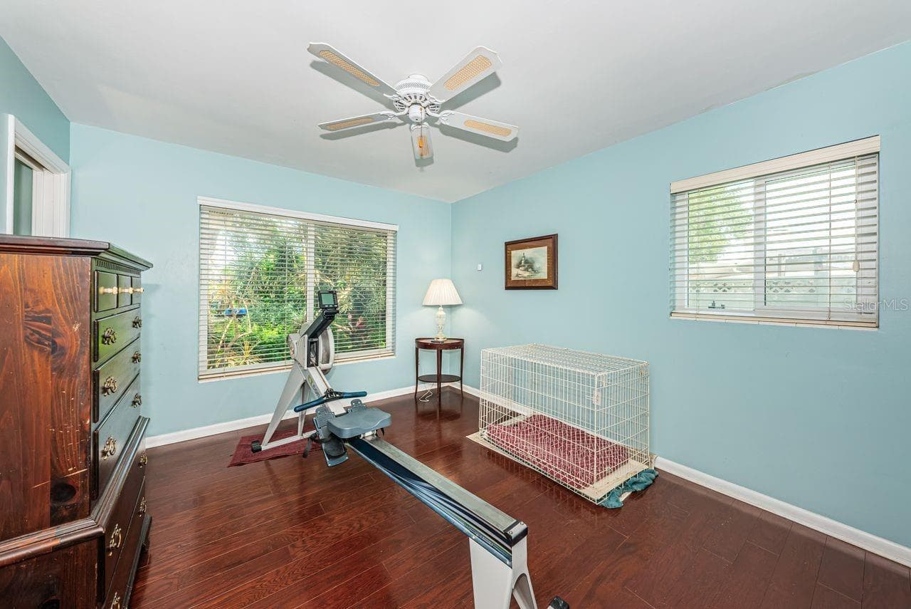 Bonus room behind Master Bedroom - perfect for Nursery, Home office or Gym - 1704 CYPRESS AVE, BELLEAIR