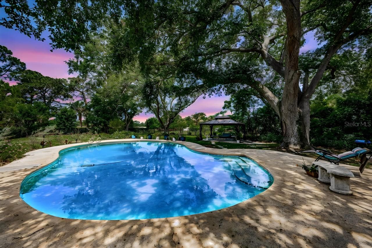 Sunset by the pool area - 1704 CYPRESS AVE, BELLEAIR