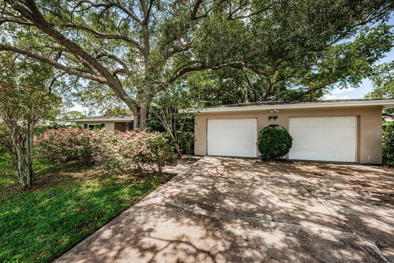 2 car garage - 1704 CYPRESS AVE, BELLEAIR