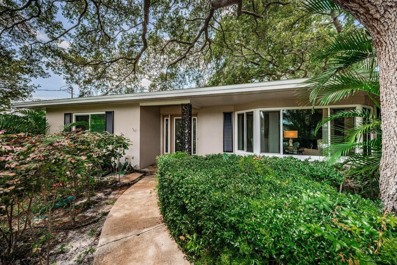 Front of house featuring newer windows - 1704 CYPRESS AVE, BELLEAIR