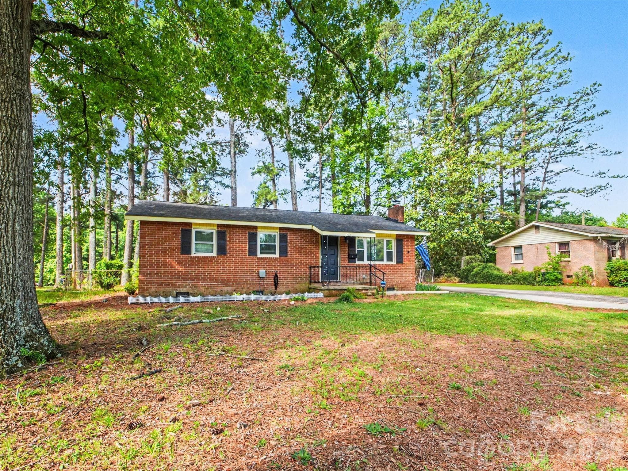 Single Family Residence at 325 Amber Court SW, Concord, photo 2 of 29