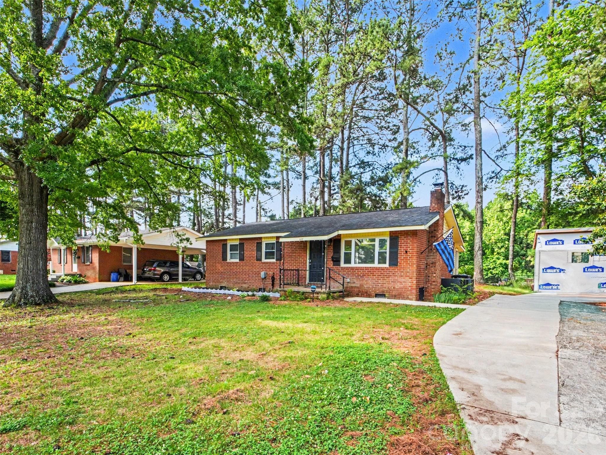 Single Family Residence at 325 Amber Court SW, Concord, photo 3 of 29
