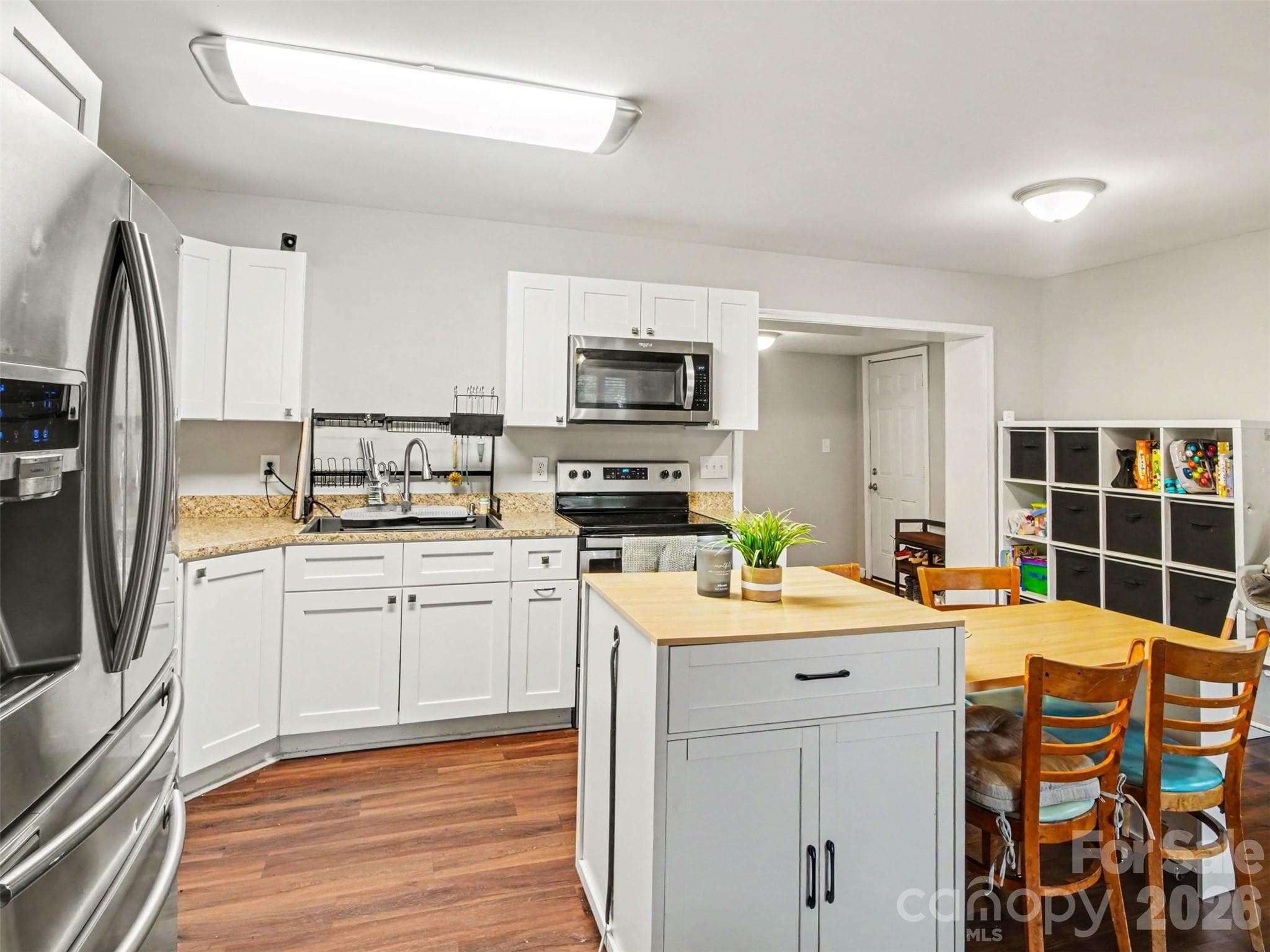 Single Family Residence at 325 Amber Court SW, Concord, photo 9 of 29