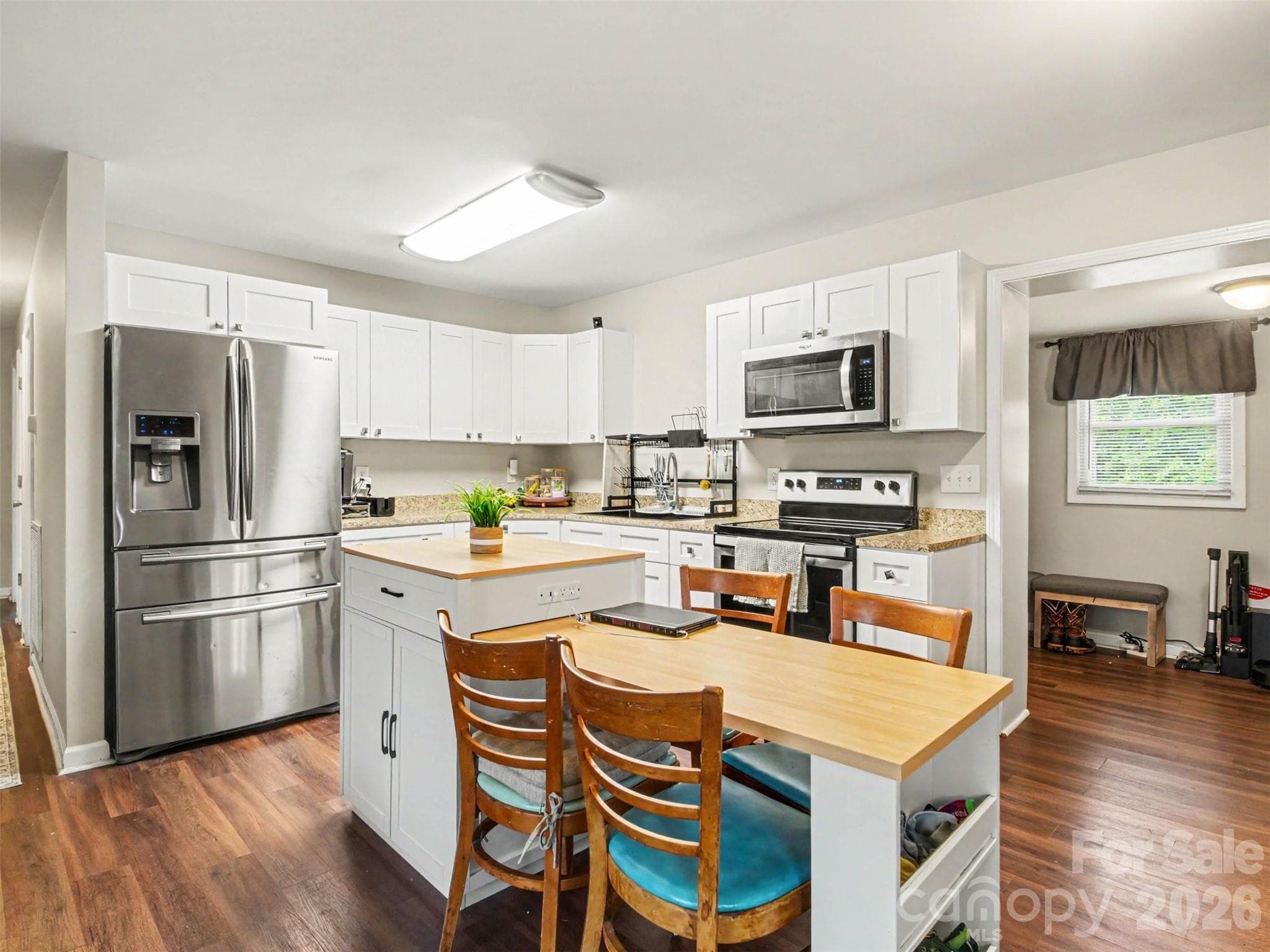 Single Family Residence at 325 Amber Court SW, Concord, photo 10 of 29