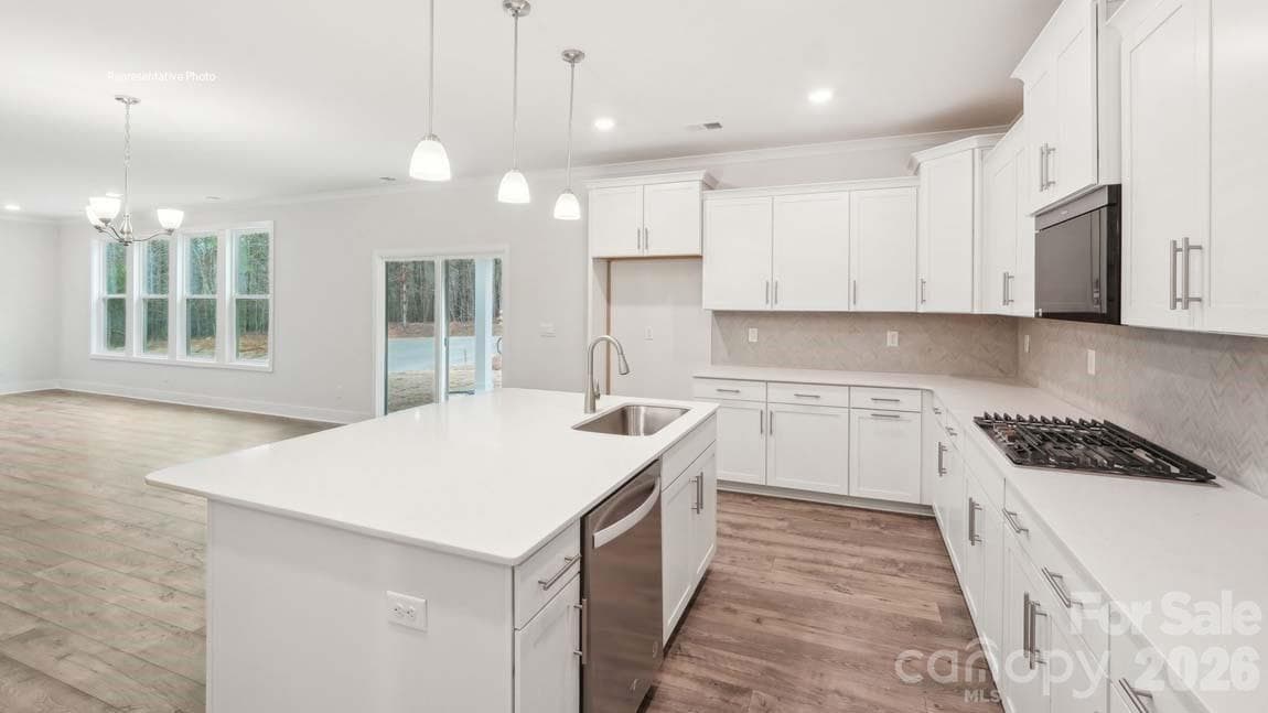 Single Family Residence at York, photo 7 of 37
