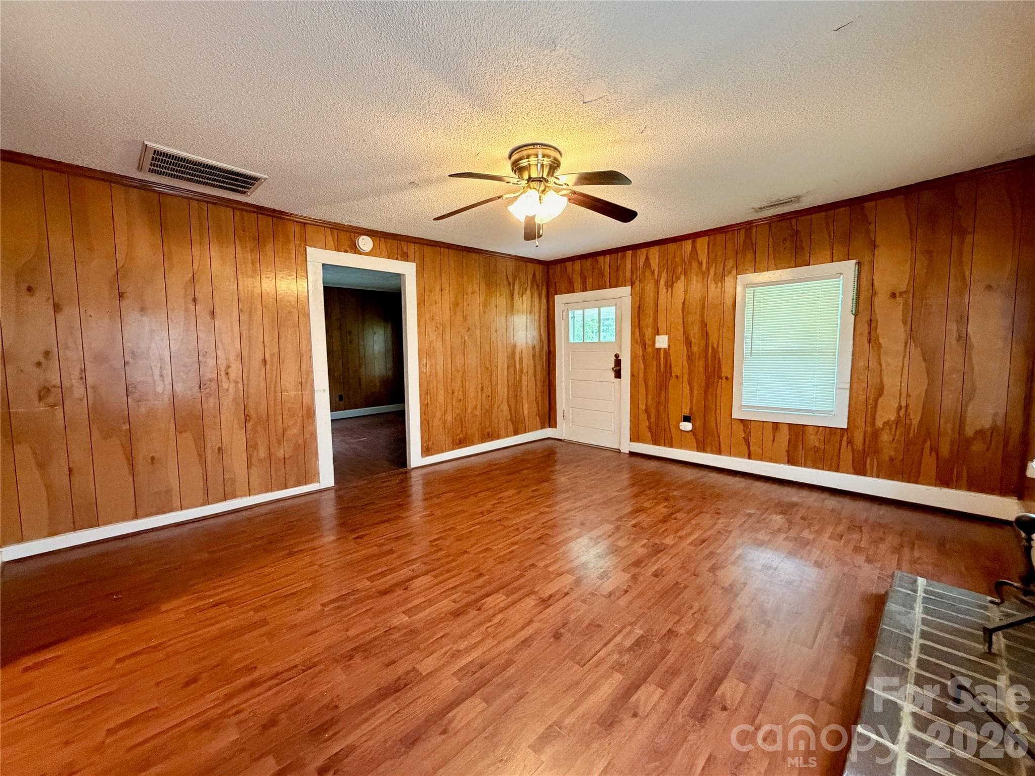 Large, spacious living room - 470 & 460 S Moose Road, Mount Pleasant