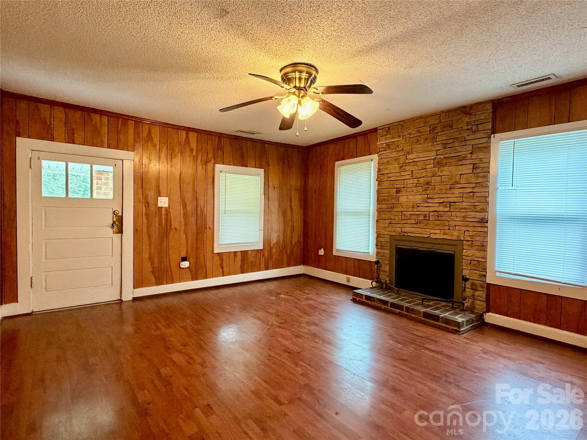 Plenty of natural light - 470 & 460 S Moose Road, Mount Pleasant
