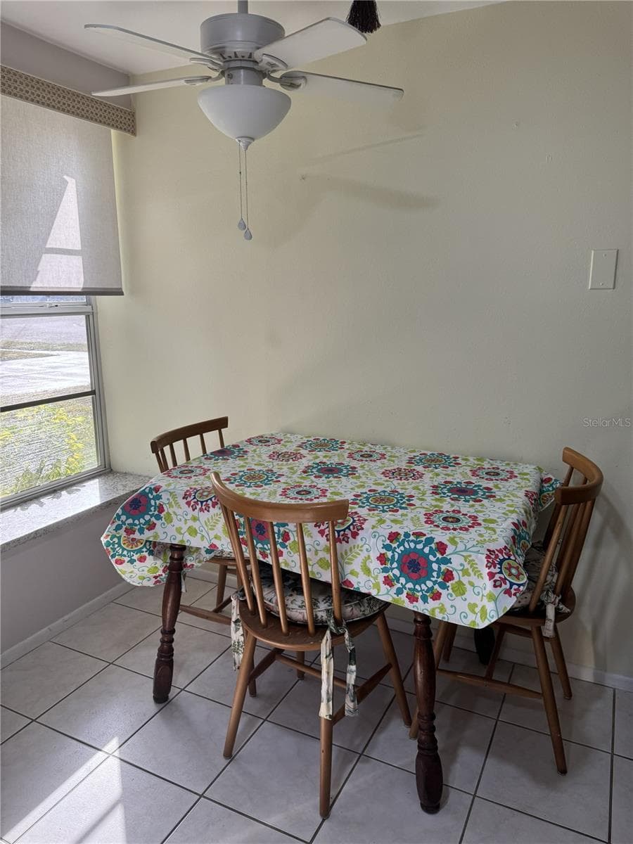 Breakfast Nook - 11220 ELDERBERRY DR, PORT RICHEY