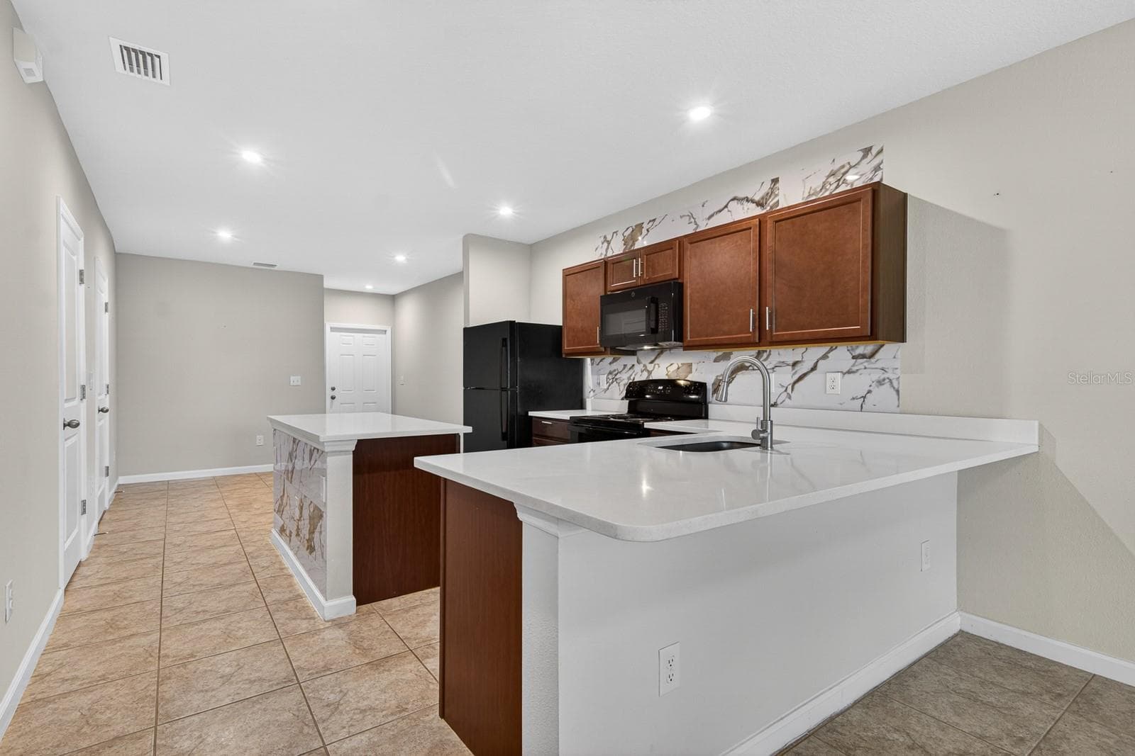 Townhouse at 3048 VICTORIA INLET DR, HOLIDAY, photo 7 of 37