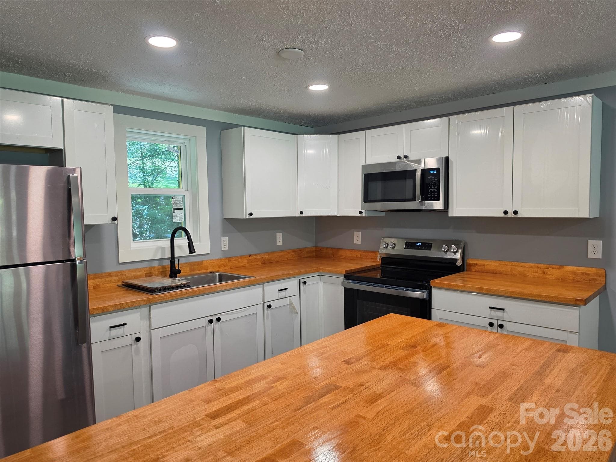 Duplex at 140 Nestle Road, Boone, photo 13 of 37