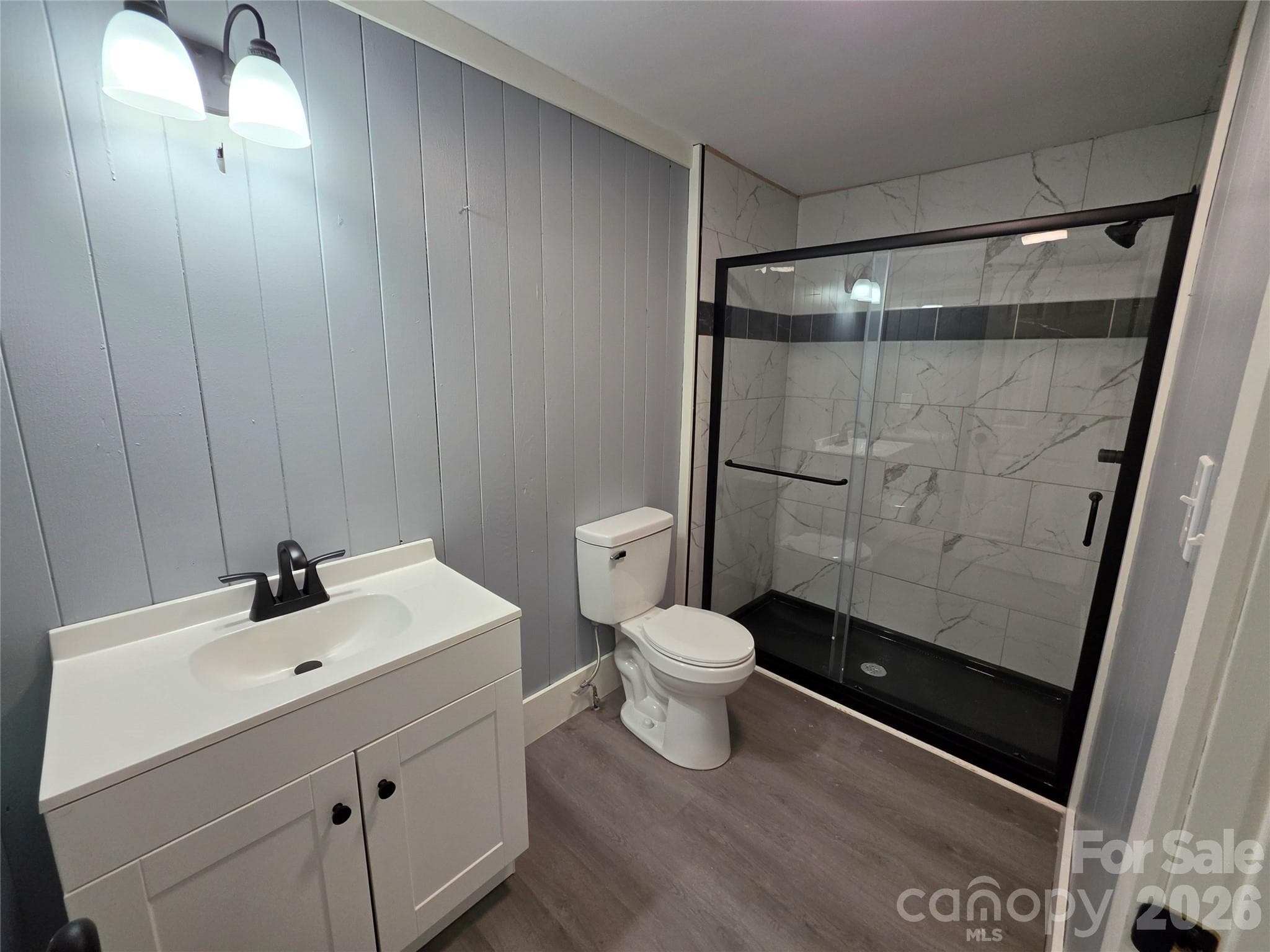 Upstairs Full Bath - 140 Nestle Road, Boone