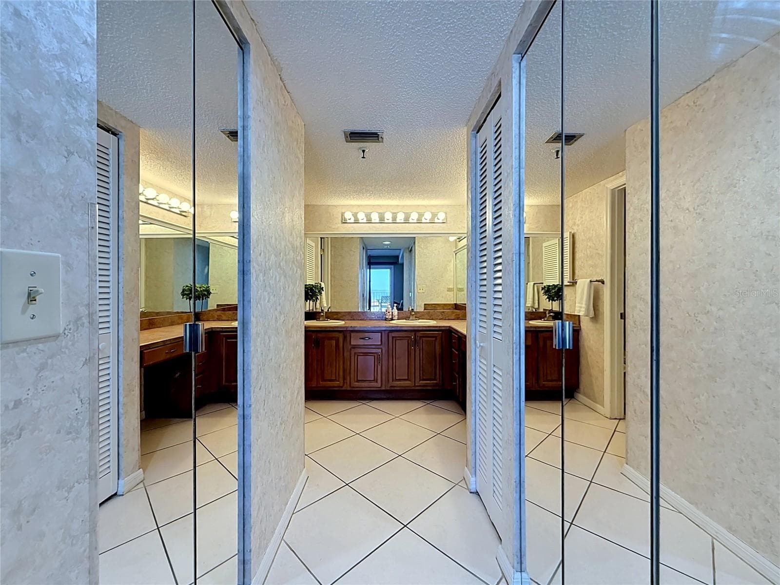 Primary Bathroom/Dual Closets - 18400 GULF BLVD #1108, INDIAN SHORES