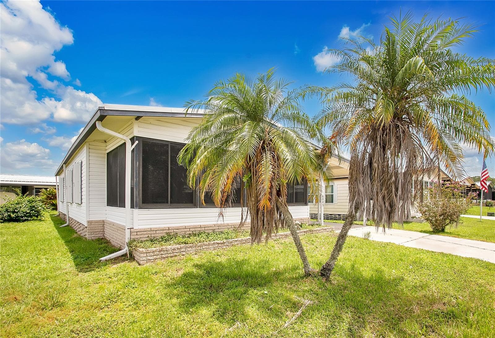 Manufactured Home at 6443 HOLLYBERRY LN NE, WINTER HAVEN, photo 3 of 38