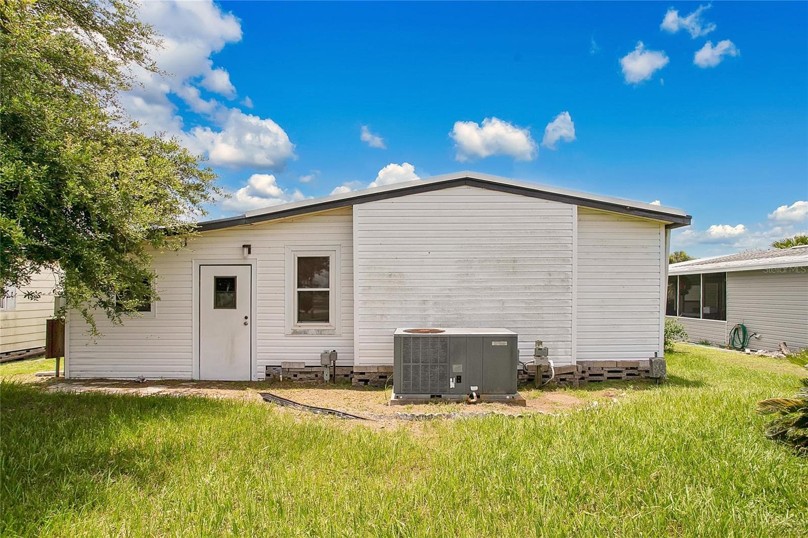 Manufactured Home at 6443 HOLLYBERRY LN NE, WINTER HAVEN, photo 5 of 38