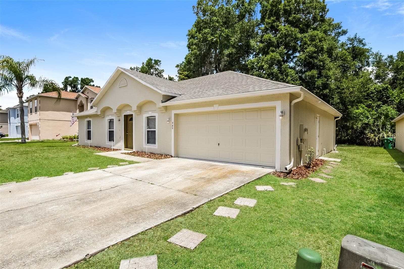 Single Family Residence at 949 CASCADES PARK TRL, DELAND, photo 2 of 21