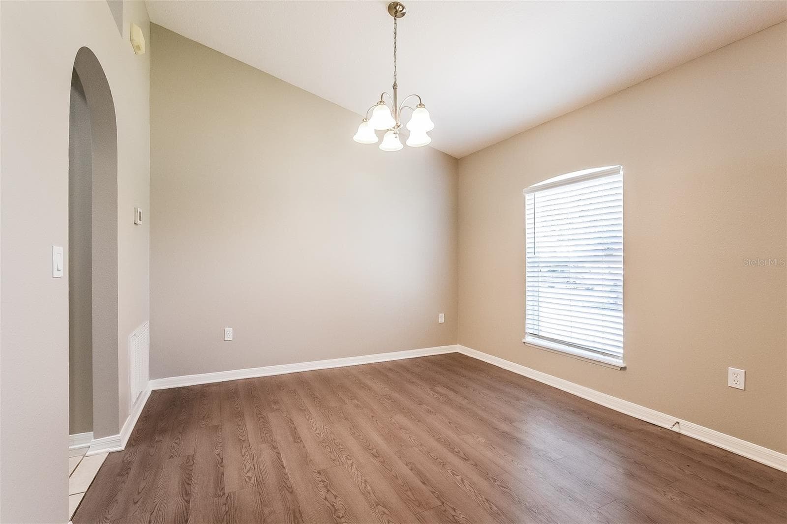 Single Family Residence at 949 CASCADES PARK TRL, DELAND, photo 6 of 21