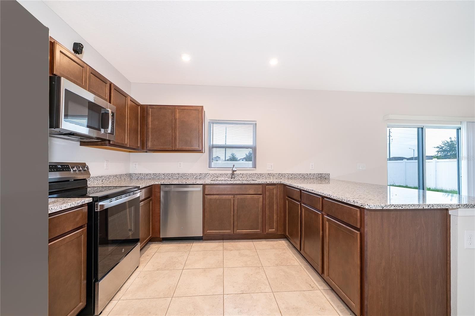 Kitchen - 1221 LEXINGTON LN, HAINES CITY