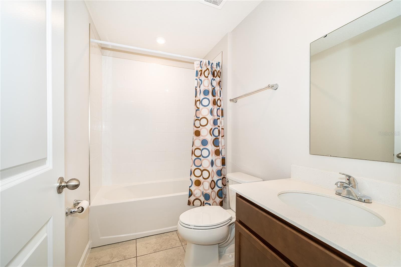 Second Floor Full Bathroom - 1221 LEXINGTON LN, HAINES CITY