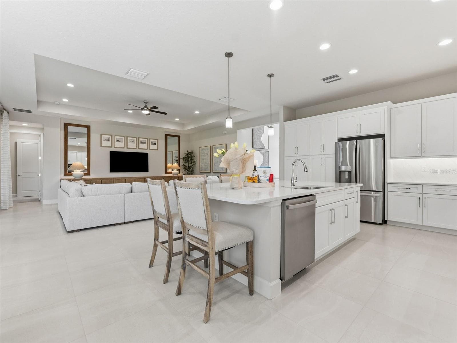 Gorgeous Great Room With a Ton of Upgrades - 3857 CABERNET TER, WESLEY CHAPEL