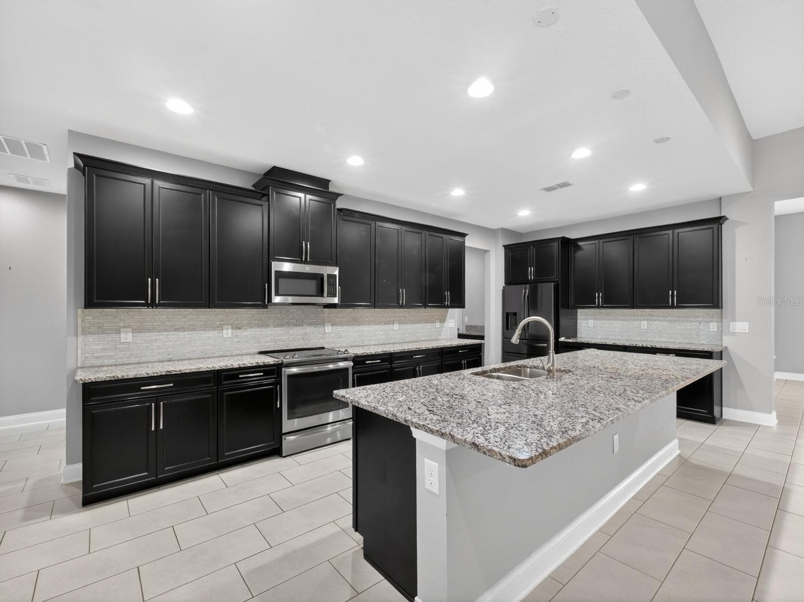 Single Family Residence at 17614 SAILFIN DR, ORLANDO, photo 17 of 47