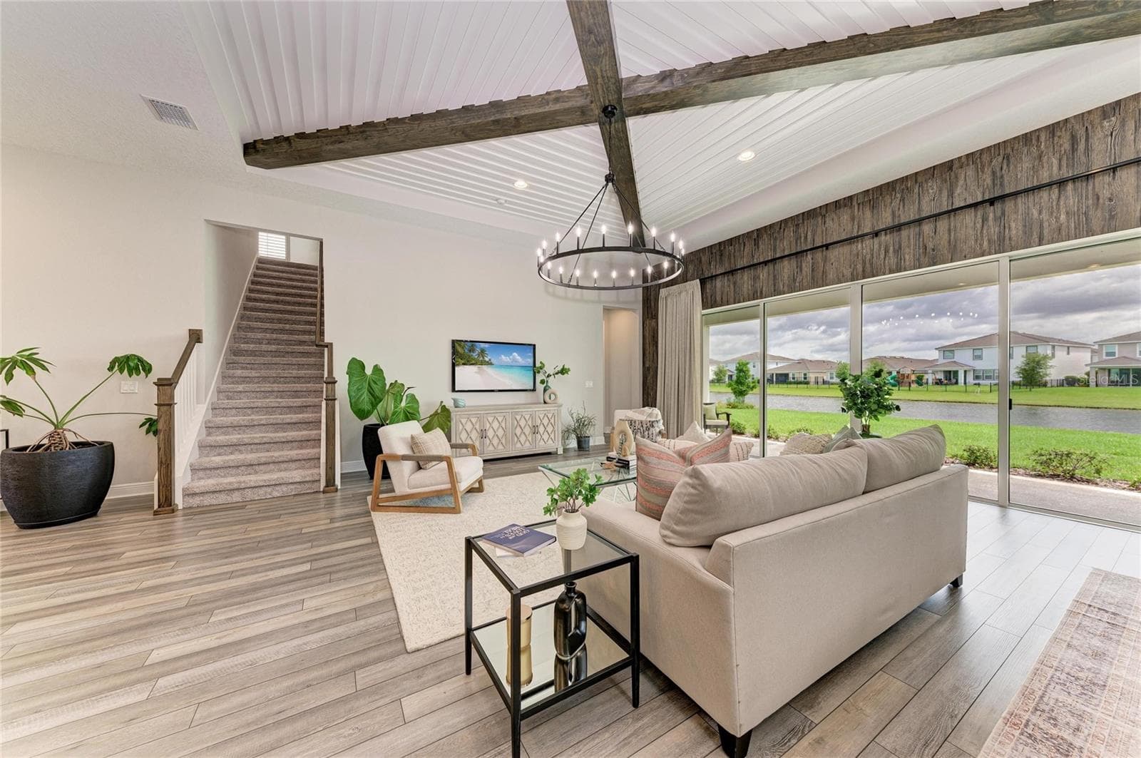Spacious great room highlighted by decorative ceiling beams - 17725 ROOST PL, LAKEWOOD RANCH