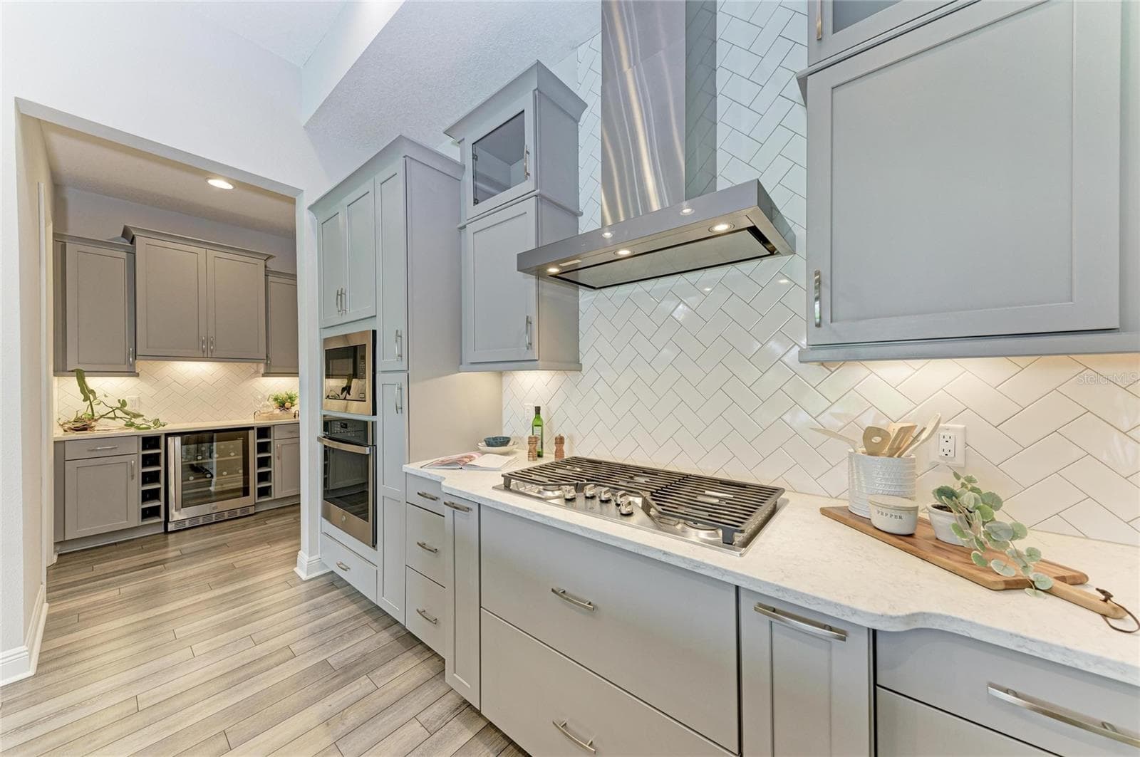Natural gas cooking - 17725 ROOST PL, LAKEWOOD RANCH